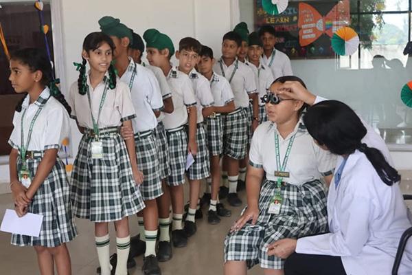 Chairman Sardar Ravinder Singh Dosanjh with doctors Apex School