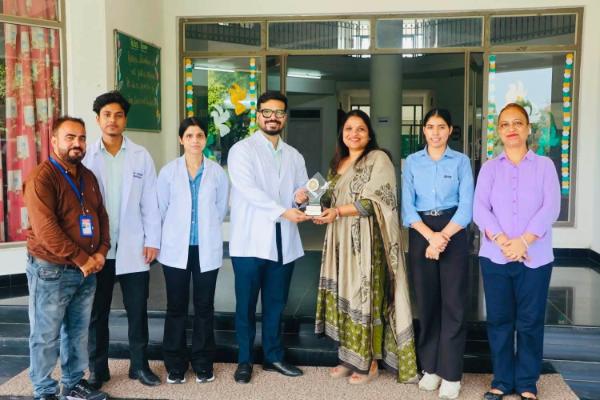 Dr Mahinder and team conducting eye check-up at Apex School