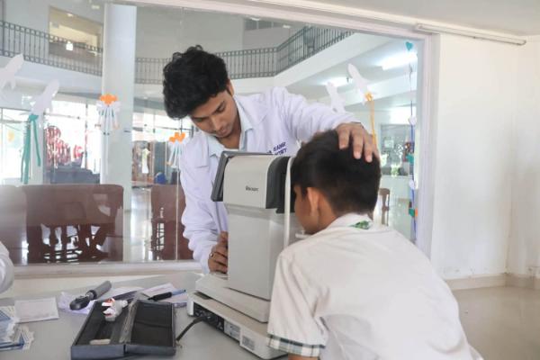 Eye examination for primary students Apex School Nakodar