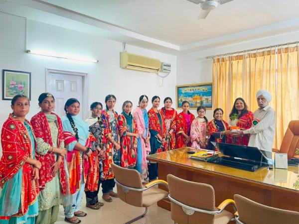 Teej Gidda performance at Apex International School